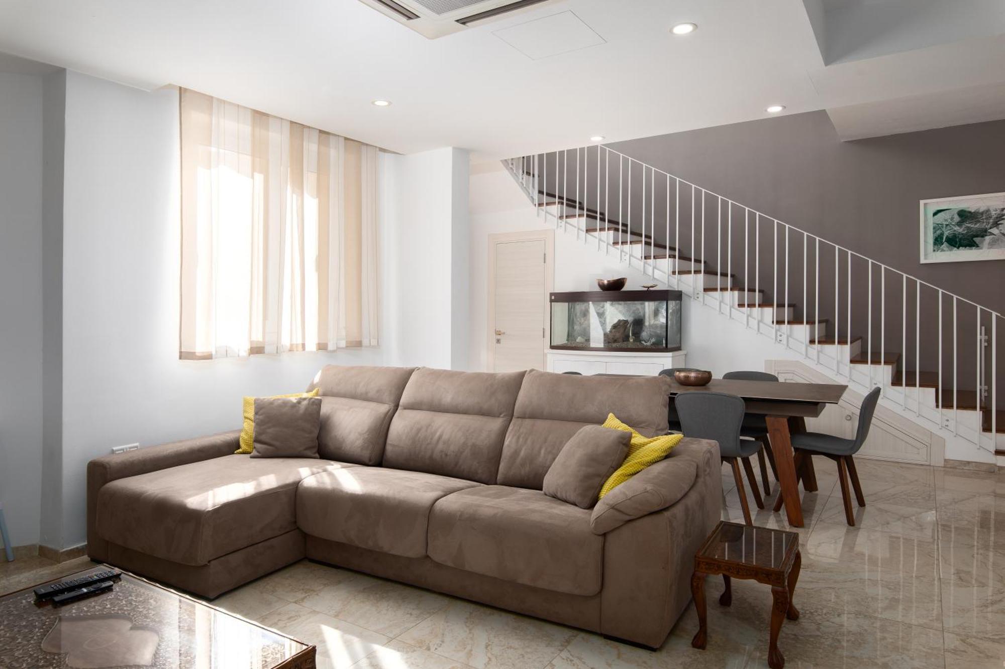 Family-Friendly Spacious Townhouse With Garden - Close To Airport Gudja Ngoại thất bức ảnh