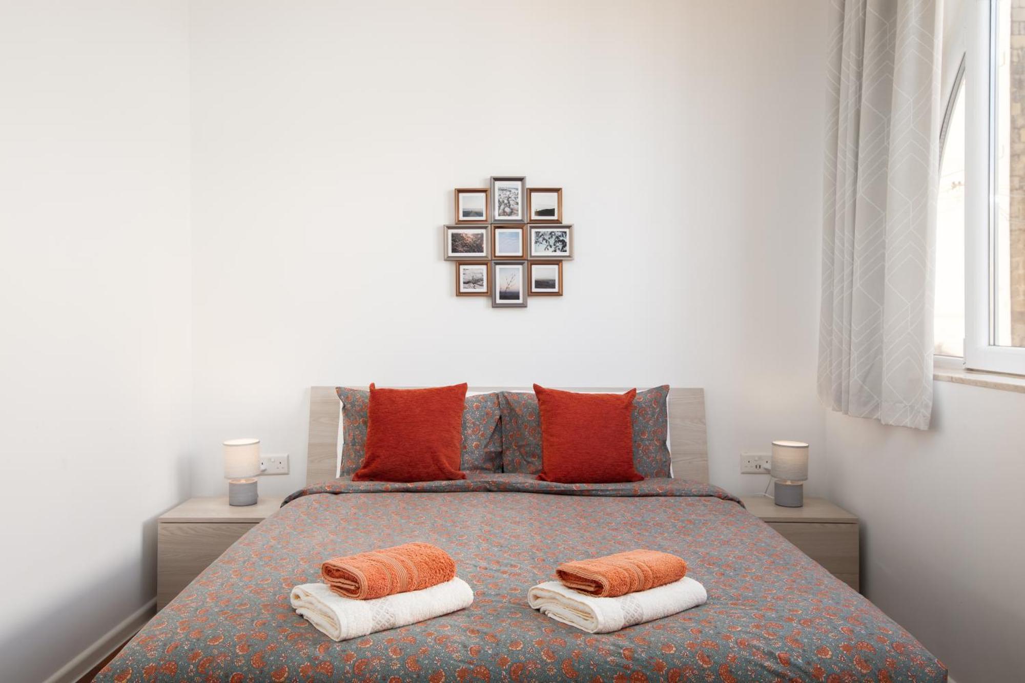 Family-Friendly Spacious Townhouse With Garden - Close To Airport Gudja Ngoại thất bức ảnh